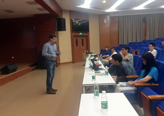 LemnaTec技術工程師會場交流.JPG LemnaTec技術工程師會場交流.JPG